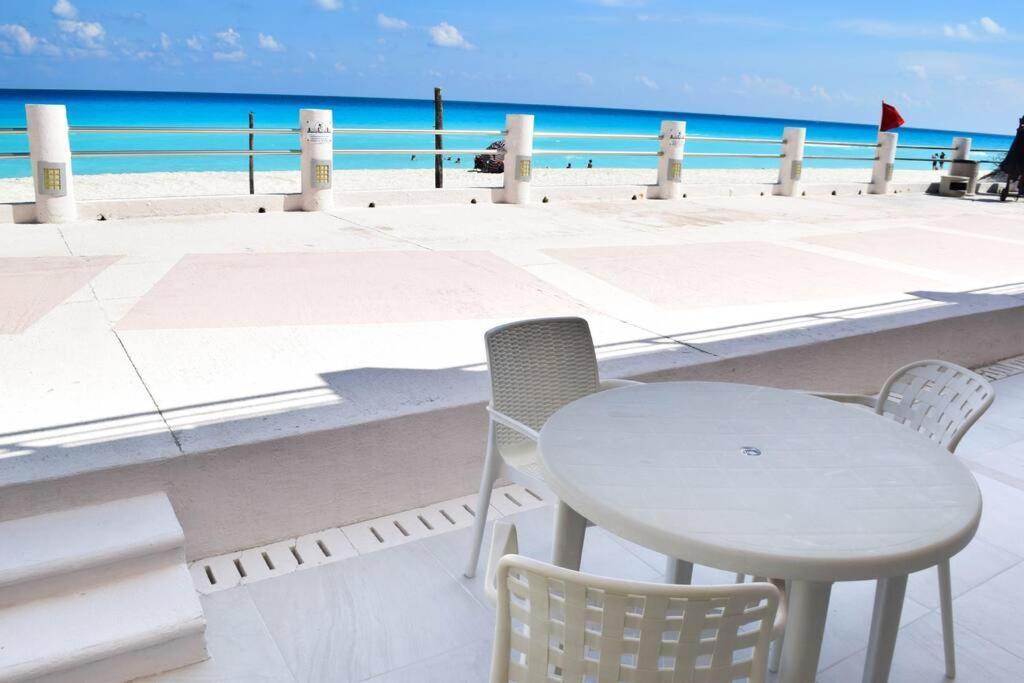 Ocean Front Villa Marlin, Best Location In Hotel Zone #109 Cancún Kültér fotó