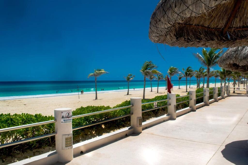 Ocean Front Villa Marlin, Best Location In Hotel Zone #109 Cancún Kültér fotó
